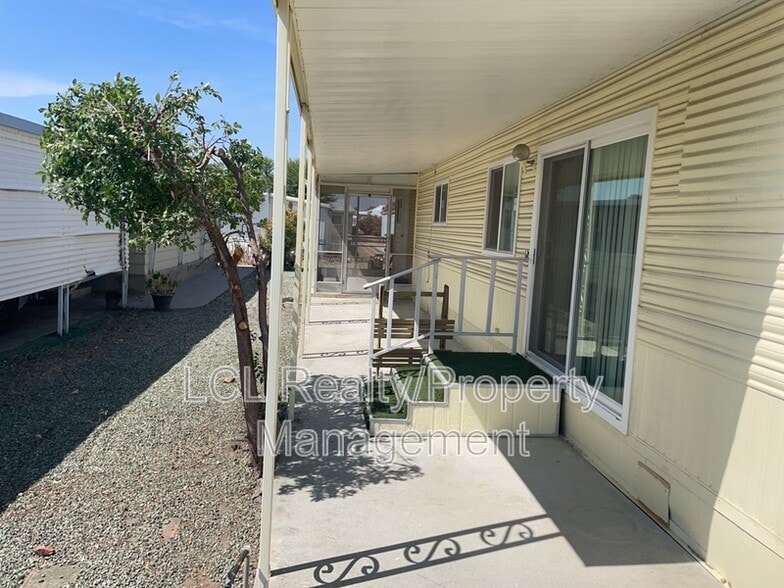 Building Photo - 650 San Jose Dr