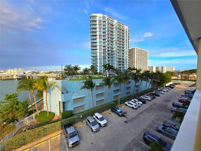 Building Photo - 1865-1879 79th Street Causeway