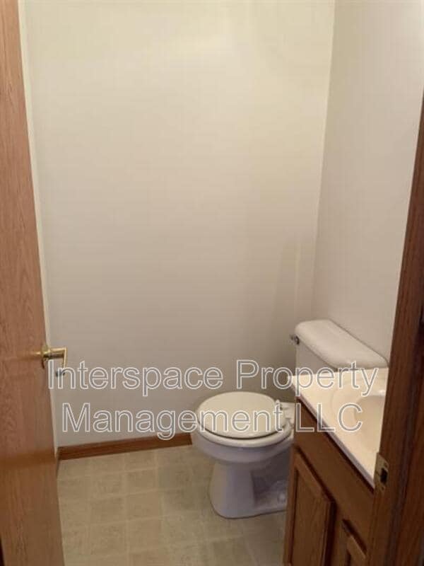 Building Photo - 135 Liberty Ln