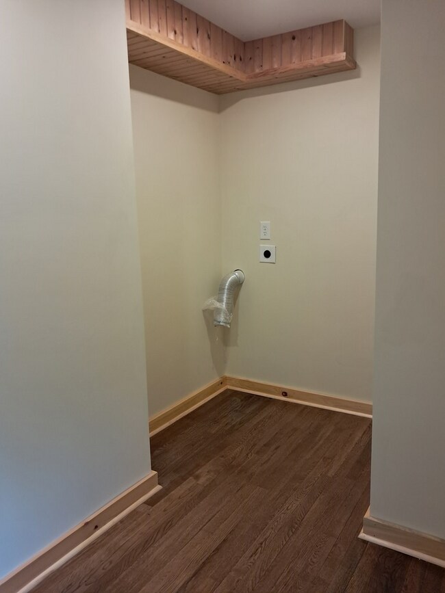 Building Photo - 327 A 327 Sulphur Springs Rd