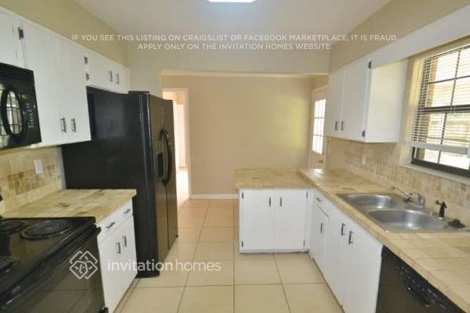 Building Photo - 885 Rayston St