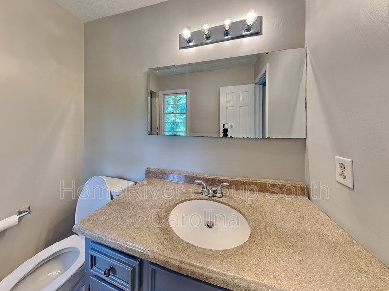 Building Photo - 2380 Spring Valley Dr