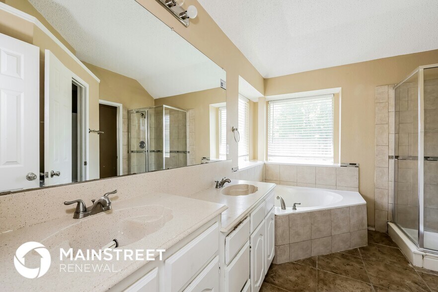 Building Photo - 740 Regalwood Dr