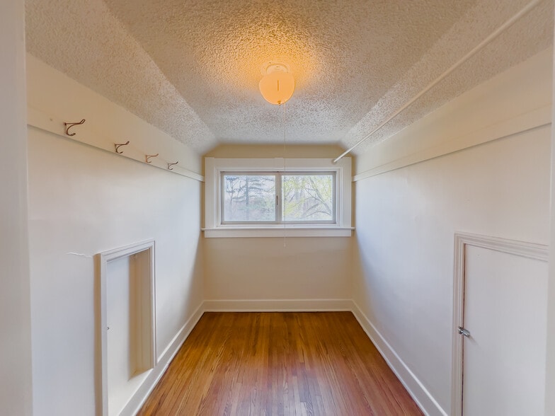 Building Photo - 464 Shasta Dr