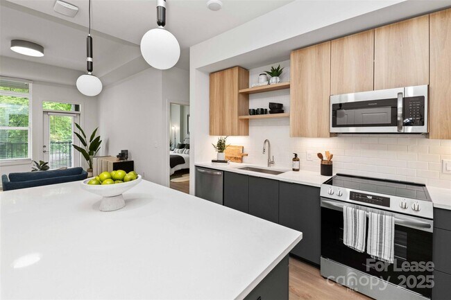 Building Photo - 3305 South Blvd