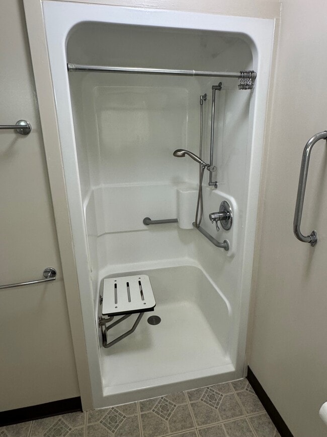 Building Photo - 95-1050-1050 Maka?ika?i St