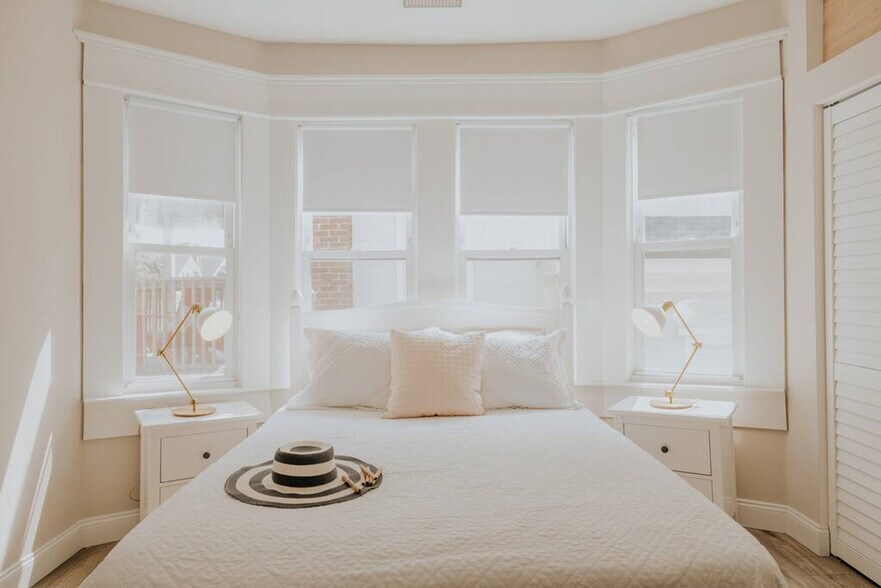 Building Photo - 3 S Surrey Ave