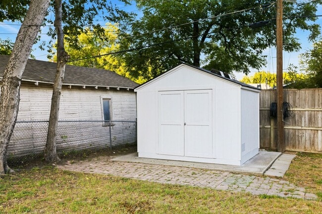Building Photo - 1705 Virginia Pl