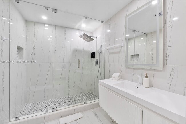 Building Photo - 3261 Seaward Dr