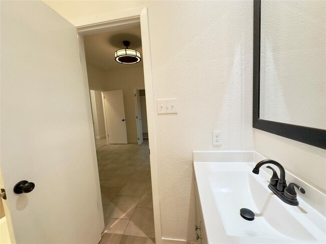 Building Photo - 5504 Montview St