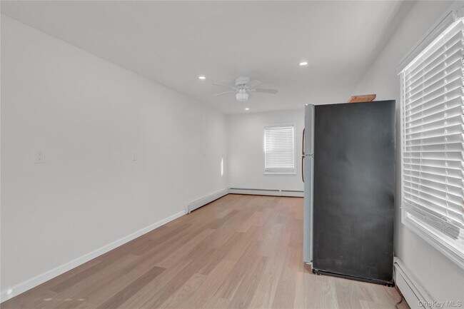 Building Photo - 70 Orchard Pl