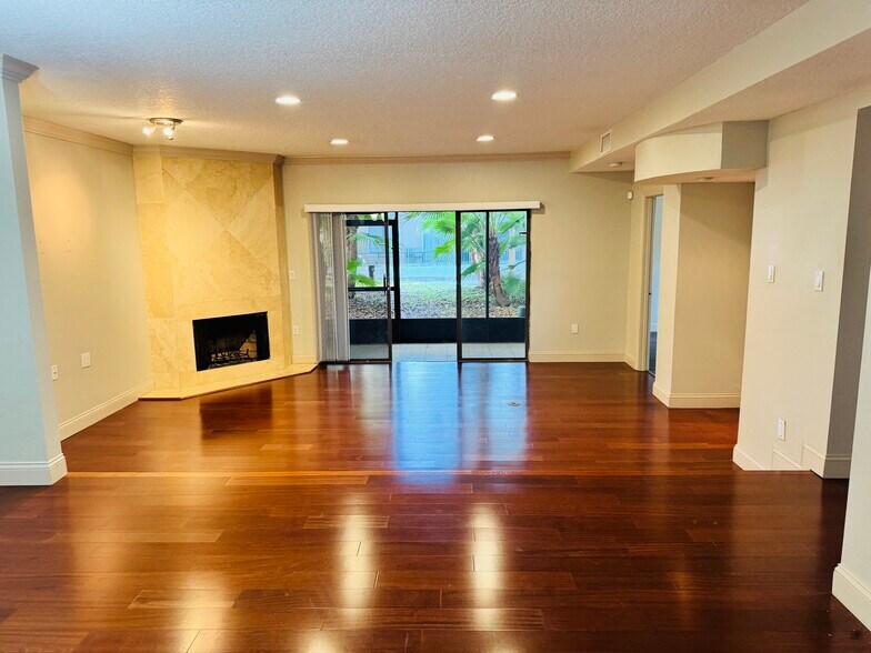 Building Photo - 1000 Winderley Pl