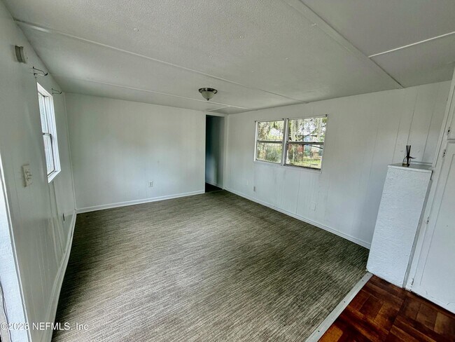 Building Photo - 5355 New Kings Rd