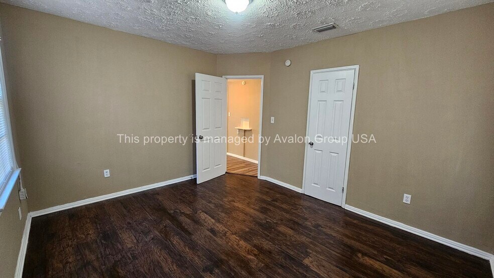 Building Photo - 8052 Hawthorne St