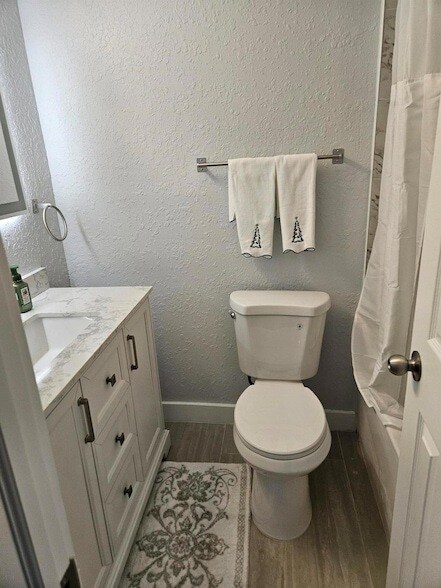 Building Photo - 2010 NE 33rd St