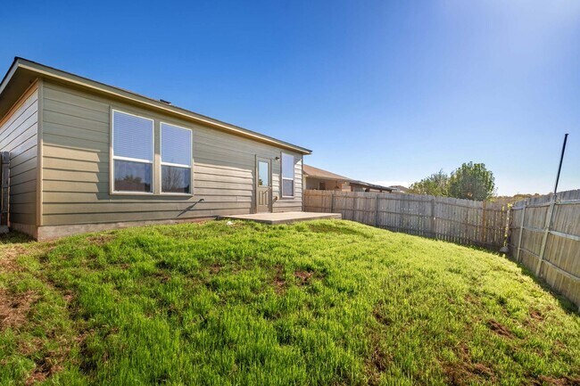 Building Photo - Glowing 3 Bedroom, 2 Bath Home Near Walter...