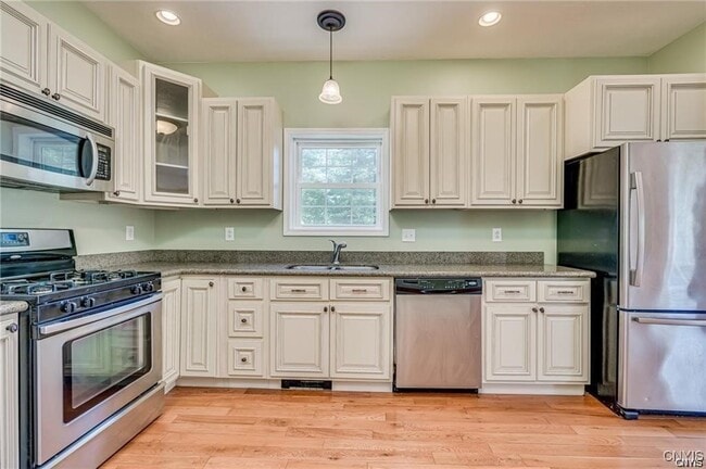 Building Photo - 26558 Andrew Dr