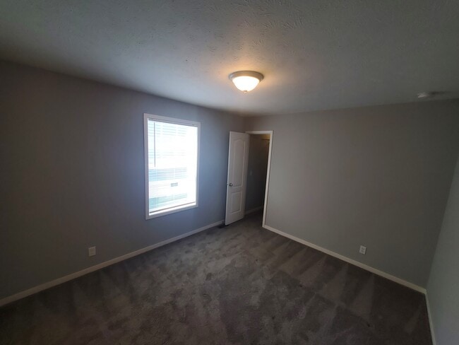 Building Photo - 11 Cardinal Hill Dr