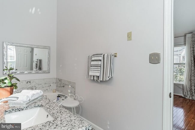 Building Photo - 6156 Wellington Commons Dr