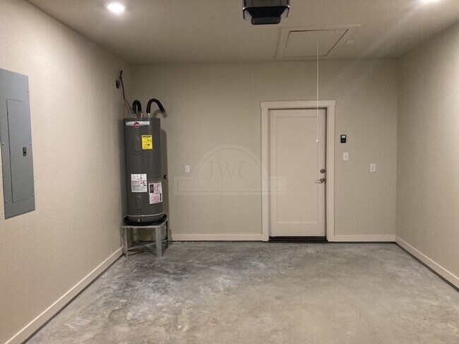 Building Photo - 5007 White Rose Dr