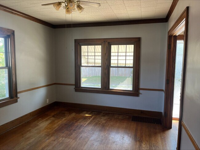 Building Photo - Old-World Charm in the Heart of Moline