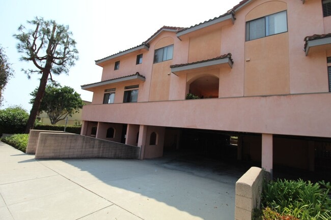 Building Photo - Quaint Gated Community near Pacific View Mall