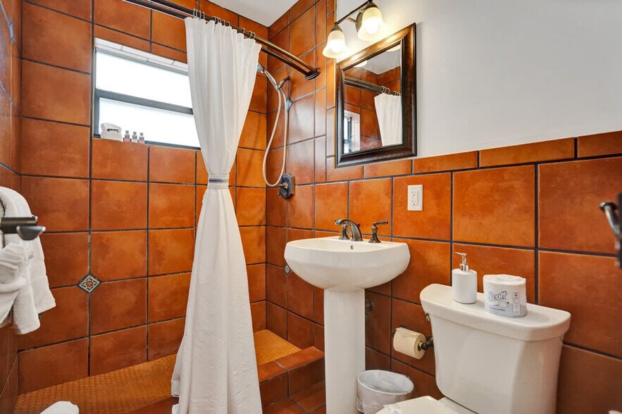 Building Photo - 333 Walnut St