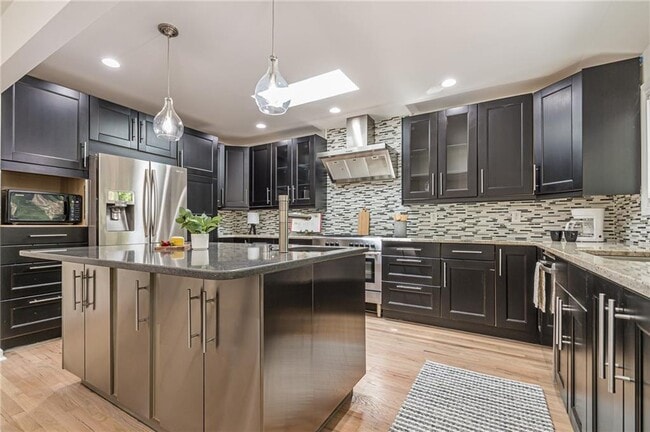 Building Photo - 4523 Runnemede Rd NW