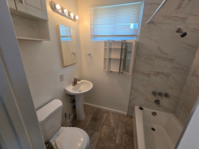 Building Photo - Renovated 2 Bed, 1 Bath home