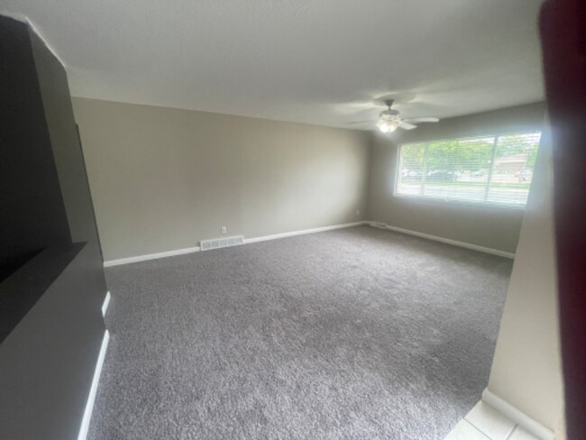 Building Photo - 3033 W 13th St