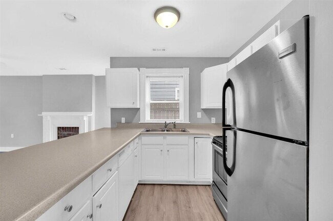 Building Photo - 1834 Parkwood Ave