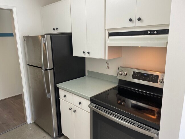 Building Photo - 6 Admiral Dr