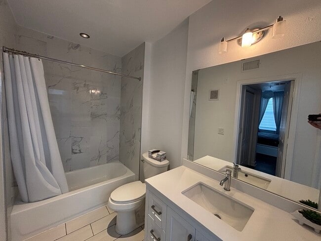 Building Photo - 770 Siena Palm Dr