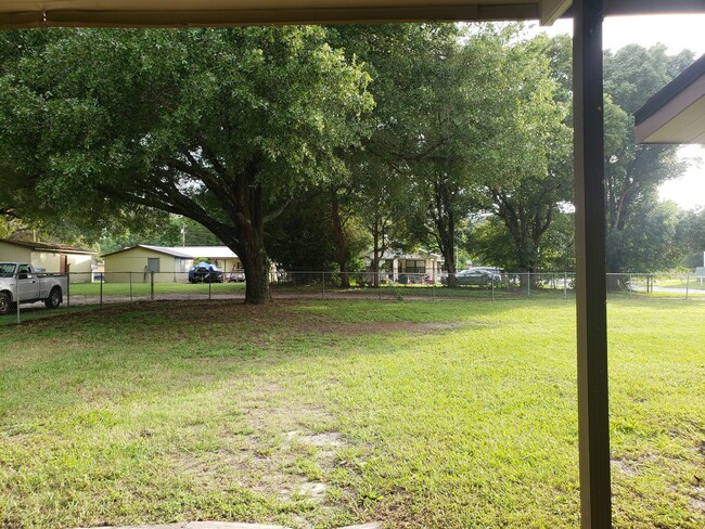 Building Photo - Updated 2 Bedroom Home With Fenced Yard