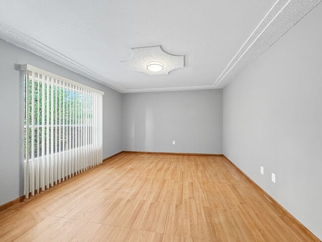 Building Photo - Adorable 5 Bedroom, 2 bath home in Sunland...