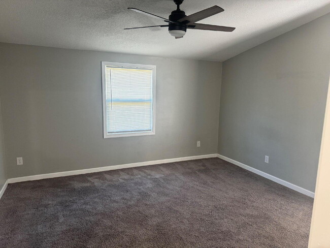 Building Photo - Discover peaceful country living