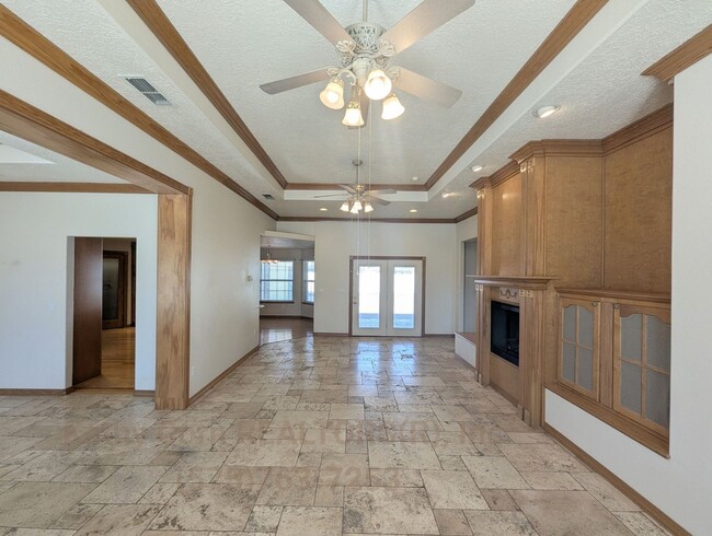 Building Photo - Luxurious Relaxation in Raintree