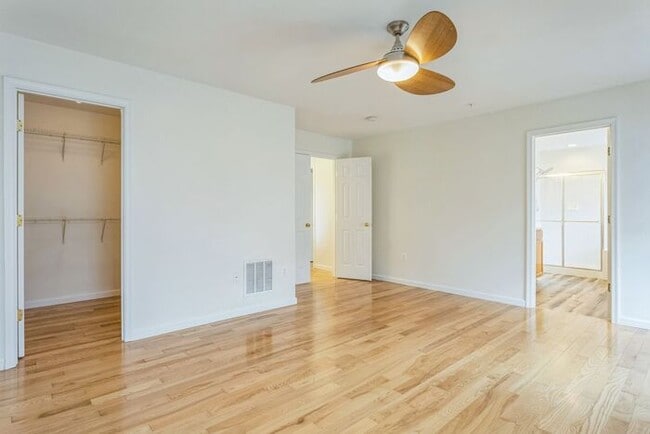 Building Photo - 21355 Lookout Dr