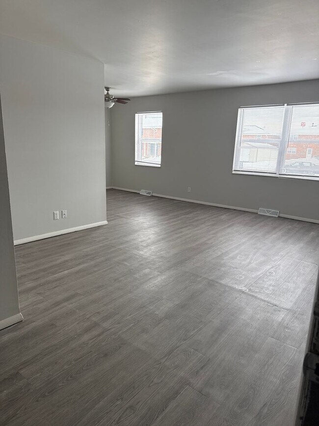 Building Photo - Eastside Apartment Evansville