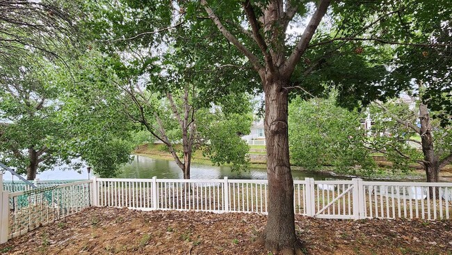 Building Photo - 10014 Cedar Lake Dr