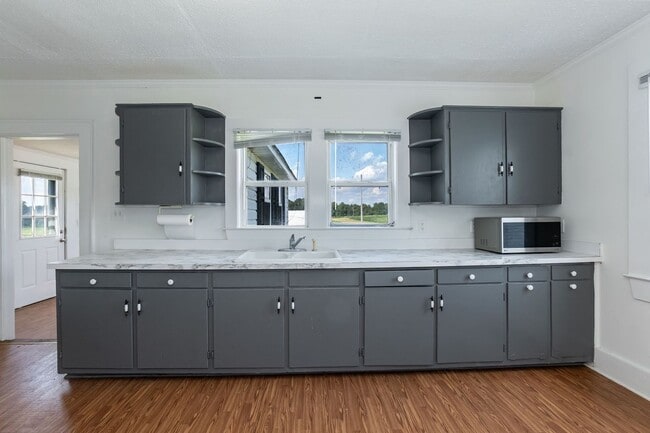 Building Photo - Serene Home For Rent!