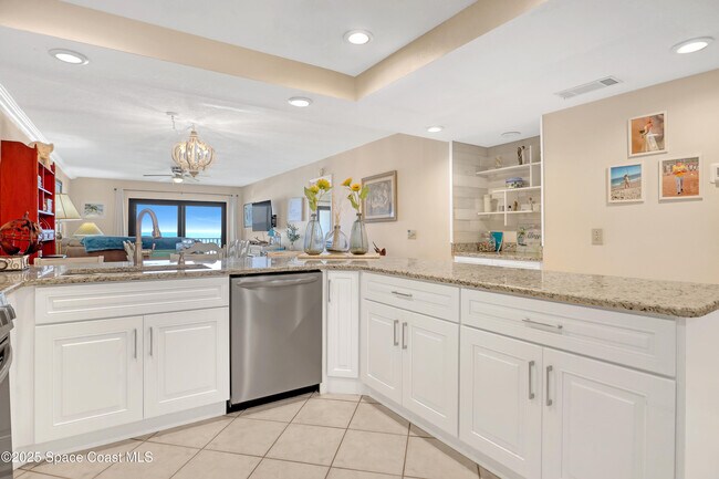 Building Photo - 505 N Miramar Ave