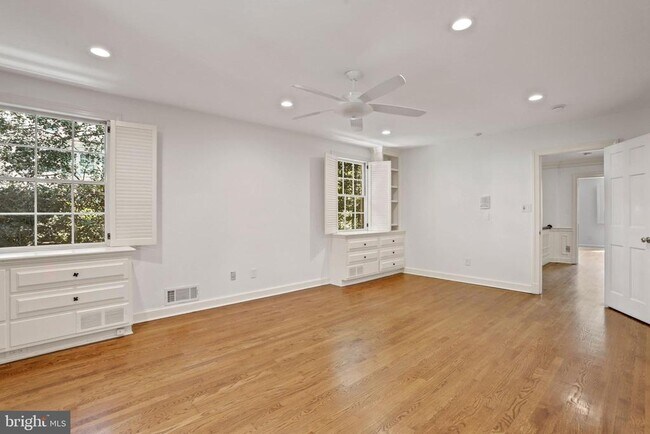 Building Photo - 4925 Weaver Terrace NW