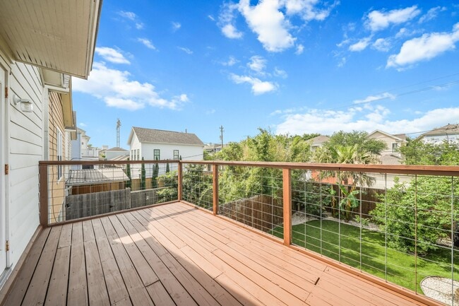 Building Photo - 513 W 22nd St