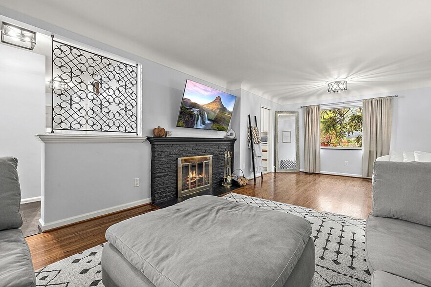 Building Photo - 2432 Hawkins Ave