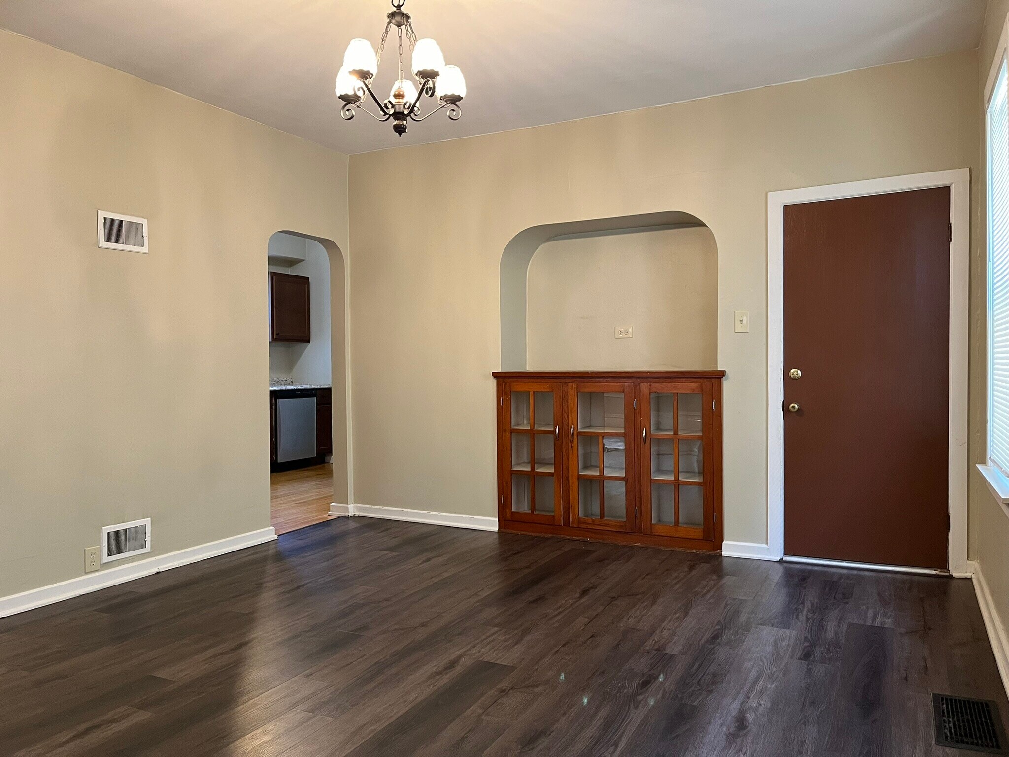 Building Photo - 352 E Rosedale Ave