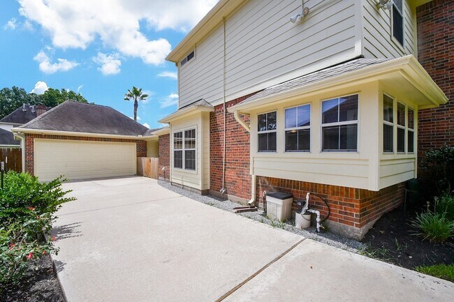 Building Photo - 20735 Park Pine Ln