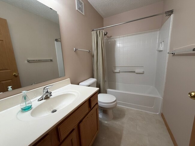 Building Photo - 11007 Oak Grv Cir