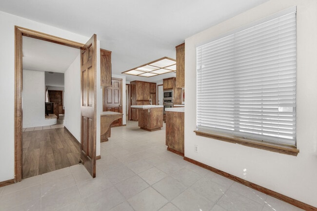 Building Photo - 2503 Brentwood Dr