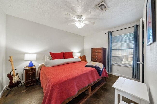 Building Photo - 3508 Southridge Dr